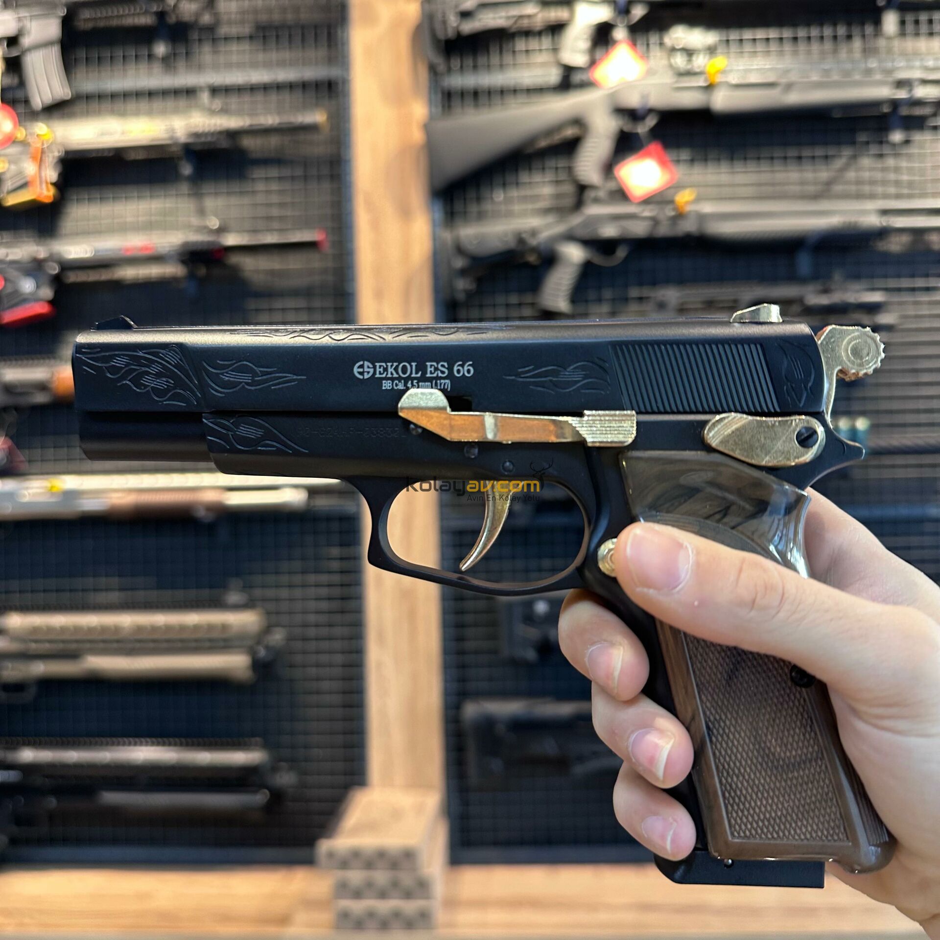 EKOL ES 66 Havalı Tabanca 4.5 mm - Mat Siyah Altın İşlemeli - 2025